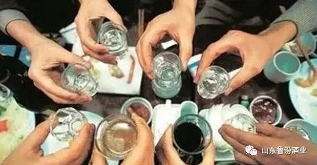 中国酒文化博大根深，礼节众多，那你知道敬酒、罚酒为什么都要三杯吗？